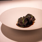 カンテサンス - ・バスク豚のスペアリブ / ブイヨンと赤ワインのソース