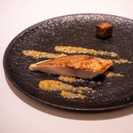 カンテサンス - ・真鯛 / 焼きとうもろこしガレット / 甘夏のソース