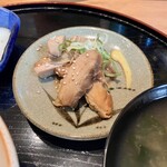 酒-LABO YAMADA - ・照り焼きチキン　ネギとゴマをあわせて。からしはお好みで。　・味噌汁