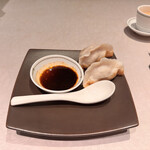 中国飯店 富麗華 - 肉汁たっぷり焼き餃子