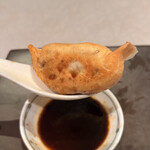 中国飯店 富麗華 - 肉汁たっぷり焼き餃子