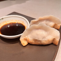 中国飯店 富麗華 - 肉汁たっぷり焼き餃子