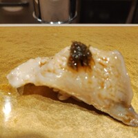 鮨のしはち - 苫小牧産ホッキがごめこんぶ添え
