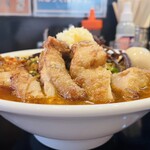 鷹の爪 - サイド