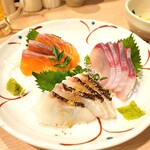 色とり鳥 - 刺身３種盛り（写真は二人前）