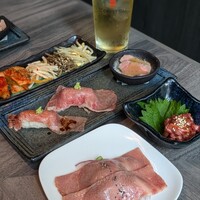 近江うし焼肉 にくTATSU 日本橋室町店 - 