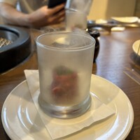 焼肉あきら - ドライアイスの中から登場