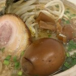 背油豚骨らぁ麺 仁家 - 