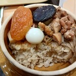 峠の釜めし本舗 おぎのや - 炊き込み御飯の断面！