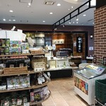 峠の釜めし本舗 おぎのや - 店内にはお土産品の数々！