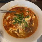 平和園 - テールスープ　旨辛で病みつき　肉がゴロゴロ