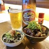 立ち飲みトラ寅 - 牛すじこん450円とふぐ皮湯引き500円