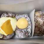 I'm donut ? 中目黒店 - 左から、マンゴー　カスタード　王道　みんな美味しっ