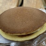 阿んま屋 - 生どらやき。季節の素材を合わせたクリームをふんわり柔らかい、どらやき皮でサンド。