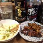 福福 やきとり店 - お通しのザク切りキャベツと串たち