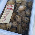 ウニツウmasa - 店舗前にて鮮魚販売