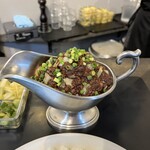 東京ボンベイ - 券売機で
      ✅キーマカレー(鶏・野菜) ＲＥＤ中盛¥1.100！
      　※赤(RED・・赤は激辛)
      　※ご飯は中盛り迄無料♪
      　※大盛りは＋¥100になっていました
      　※ピクルス、アイスミニチャイ付き