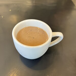 東京ボンベイ - 券売機で
      ✅キーマカレー(鶏・野菜) ＲＥＤ中盛¥1.100！
      　※赤(RED・・赤は激辛)
      　※ご飯は中盛り迄無料♪
      　※大盛りは＋¥100になっていました
      　※ピクルス、アイスミニチャイ付き