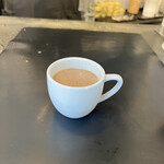 東京ボンベイ - 券売機で
      ✅キーマカレー(鶏・野菜) ＲＥＤ中盛¥1.100！
      　※赤(RED・・赤は激辛)
      　※ご飯は中盛り迄無料♪
      　※大盛りは＋¥100になっていました
      　※ピクルス、アイスミニチャイ付き