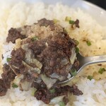 東京ボンベイ - 券売機で
      ✅キーマカレー(鶏・野菜) ＲＥＤ中盛¥1.100！
      　※赤(RED・・赤は激辛)
      　※ご飯は中盛り迄無料♪
      　※大盛りは＋¥100になっていました
      　※ピクルス、アイスミニチャイ付き