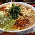 ラーメン ヤスオ - 斜めから