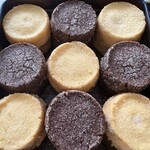 Patisserie Chez Chichi - オセロのような可愛い配列 サクッとふんわりと広がるこの食感が既に感じられる見た目でもある。