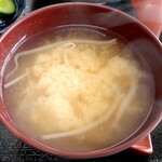 月山軒 - もやしと豆腐の味噌汁‥