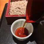 玉笑 - 蕎麦つゆを入れて