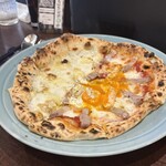 バルハチゴー - ビスマルクと4時のチーズのピザ♡