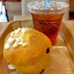 ヴィ・ド・フランス カフェ - 料理写真:はちみつバターパン、サービスアイスティー