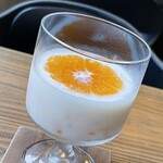 まんまる - みかんのミルクプリンですが、味は牛乳かんに近かったです。