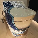 まんまる - 北斎トイレはインバウンドのお客さんにも人気だそうです。