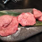焼肉 つか本 - 
