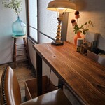 カレークラブ - 古いアパートをリノベーションした店内