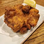 大きめなもも肉１枚ザンギ