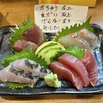 大安丸 - 刺身盛合せ(一人前) かちゅう(かつお)、まだい、げんなー(あおぶだい)、みーしび(めばちまぐろ)