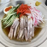 麺屋 志和家 - 今期の限定麺。(昔ながらなの)冷やし中華。具も麺もボリューム満点！これで、普通盛り。