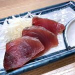 立ち呑み もりすけ - かつお刺し（240円）