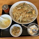楽苑 - 上海焼きそば 大盛り