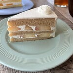 POMPON CAKES - 桃のショートケーキ880円