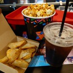 ローソン・ユナイテッドシネマ 岡崎 - 料理写真:ポテトコンボ990円