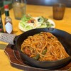 ワイルドバーン - 熱々の鉄鍋ナポリタン　大盛りいい感じ