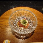 京極寿司 - ◯鮪の山掛け
      夏の鮪なので割とサッパリとした脂よりも赤身の香りが良いマグロですけど、すりおろしのトロロ、香りの良い青さのり、軽く醤油を掛けてある　との説明