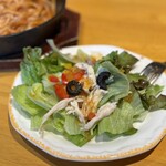 ワイルドバーン - ミニサラダって言ってますが　しっかりボリュームありますよ