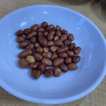 林海餃子酒場 - サービスで貰えた　　ピーナッツの唐揚げ