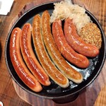 シュマッツ BEER DINING - ソーセージ盛合せ