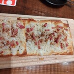 シュマッツ BEER DINING - ジャーマンスナックピザ