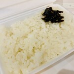 から揚げの天才 - ご飯は昆布付き
