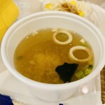 から揚げの天才 - 味噌汁はインスタントっぽい