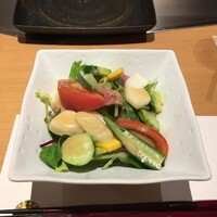 神戸ステーキ 花ほうび - ここのサラダが本当に新鮮です。ドレッシングも最高です。レシピを知りたい…